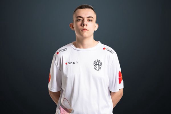 邓紫棋全新力作S15主题曲Sacrifice发布 Uzi惊喜亮相引热议